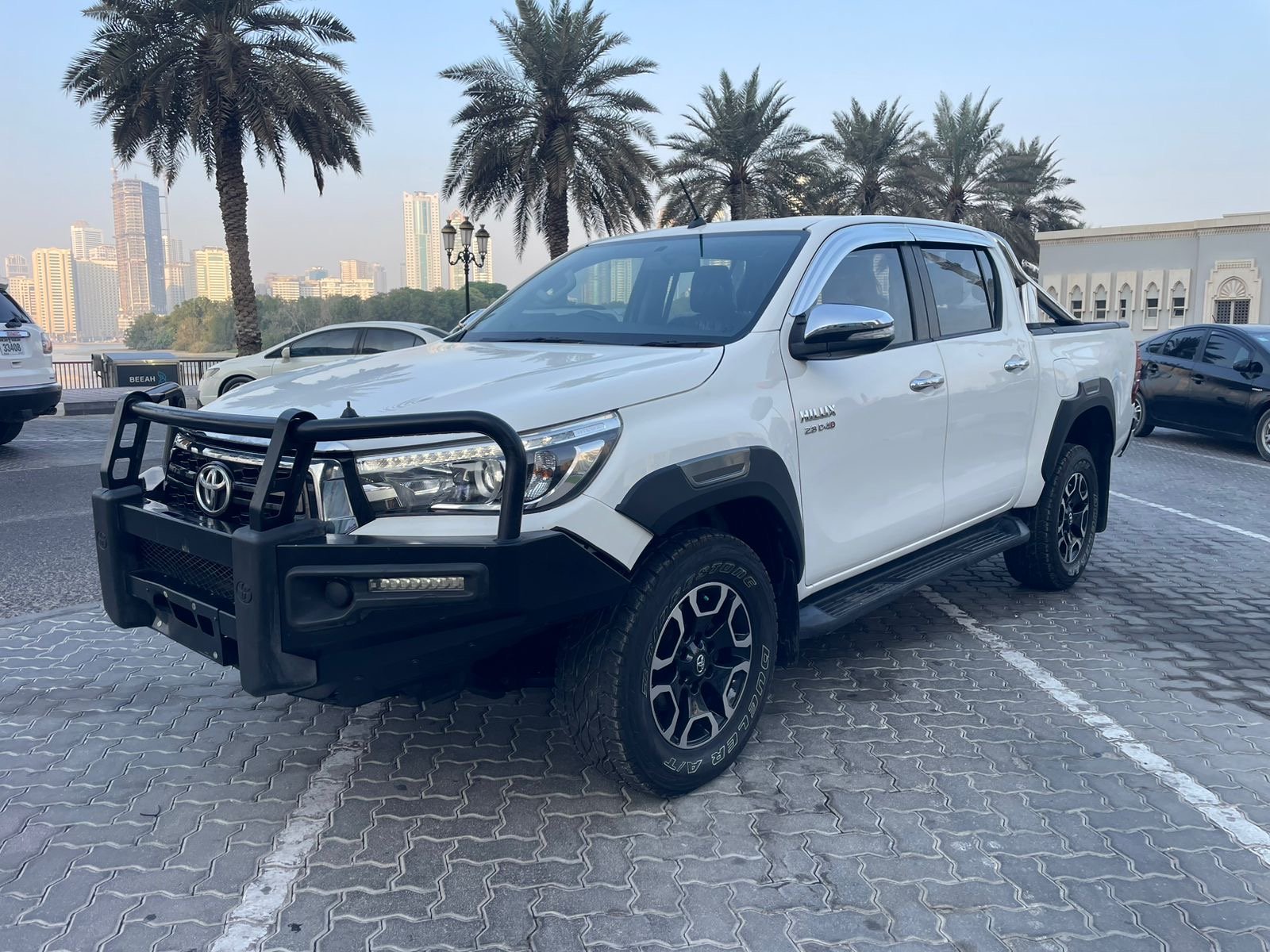 Toyota Hilux SR5 2017 White Bullbar image